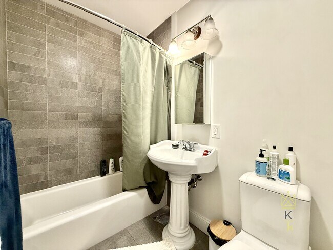 Foto del edificio - 674 Washington St