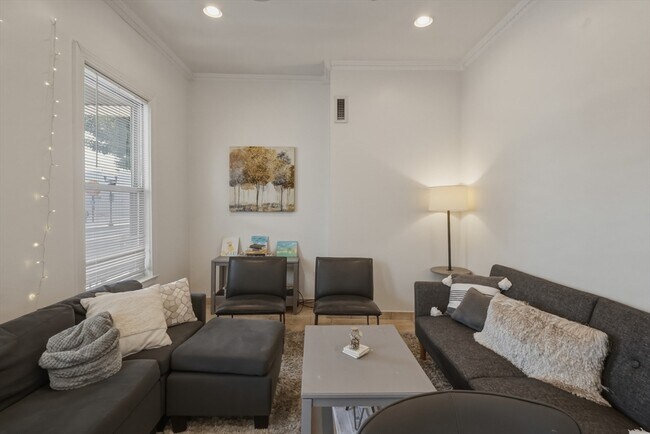 Foto del edificio - 573 Somerville Ave