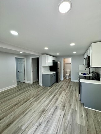 Building Photo - 1021 E Cayuga St