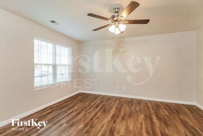 Foto del edificio - 7429 Hidden Creek Dr
