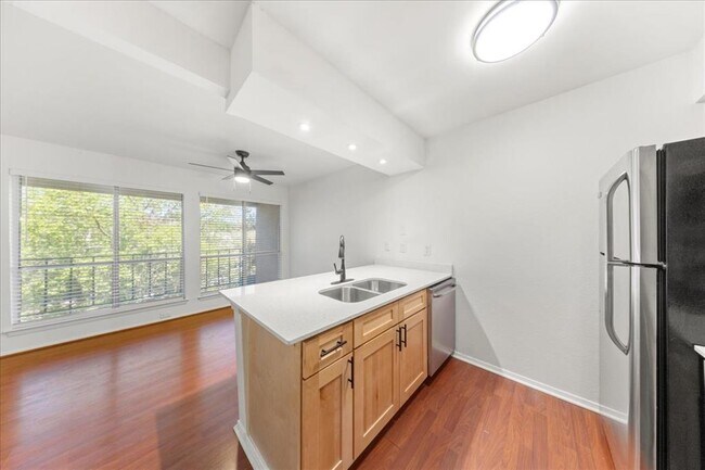 Foto del edificio - 6910 Hart Ln