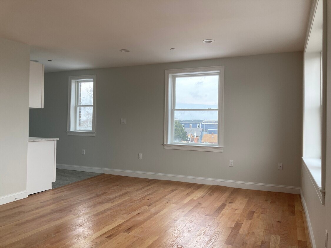 Foto principal - 325 Newport Ave
