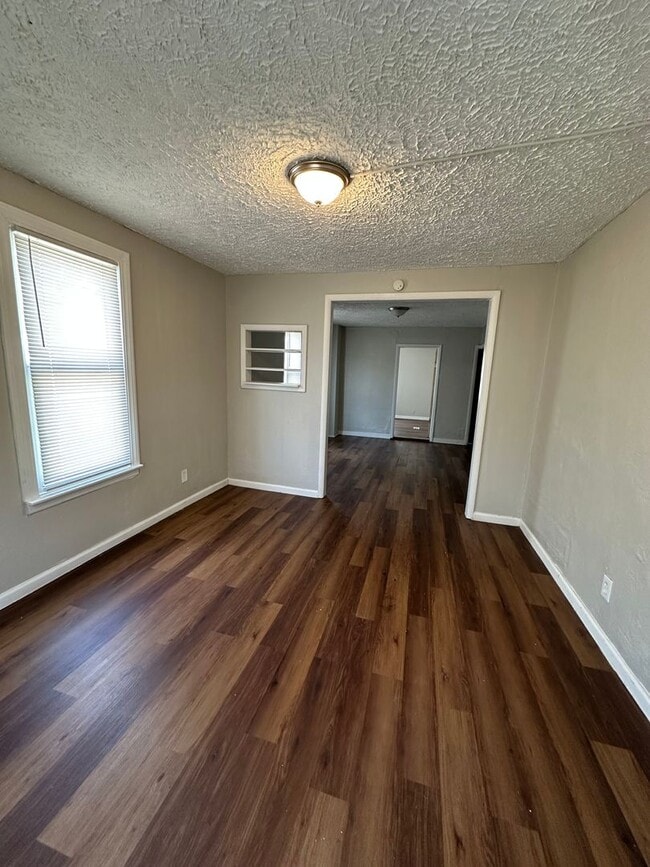 Building Photo - 3 bed 1 bath