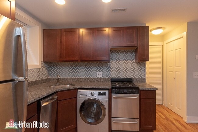 Building Photo - 556 W Arlington Pl