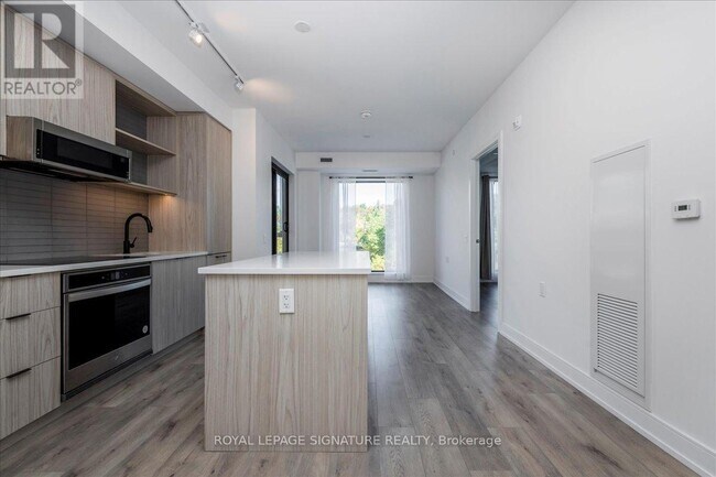 Building Photo - 185 Dunlop St E