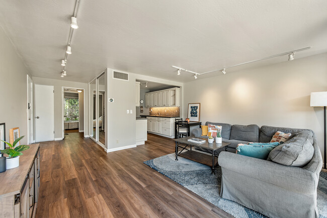 Building Photo - 954 Lea Dr