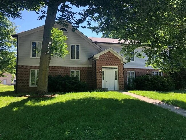 Building Photo - 588 Holly Ct S