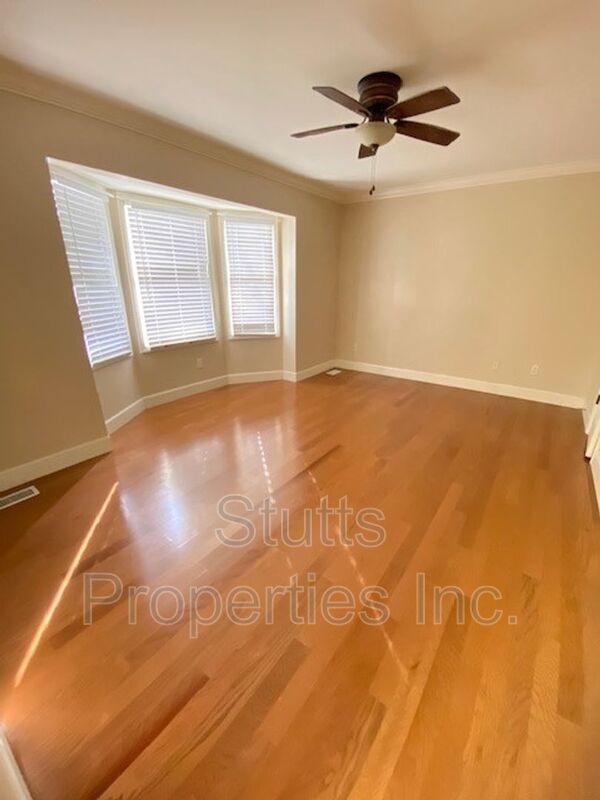 Building Photo - 206 Hillsboro Cir