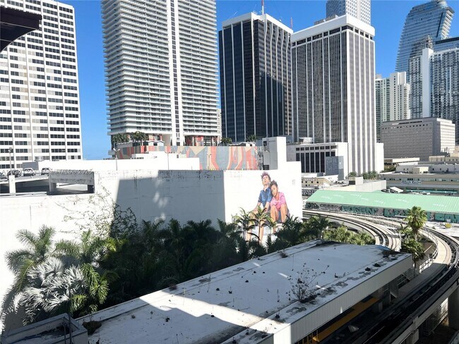 Foto del edificio - 133 NE 2nd Ave