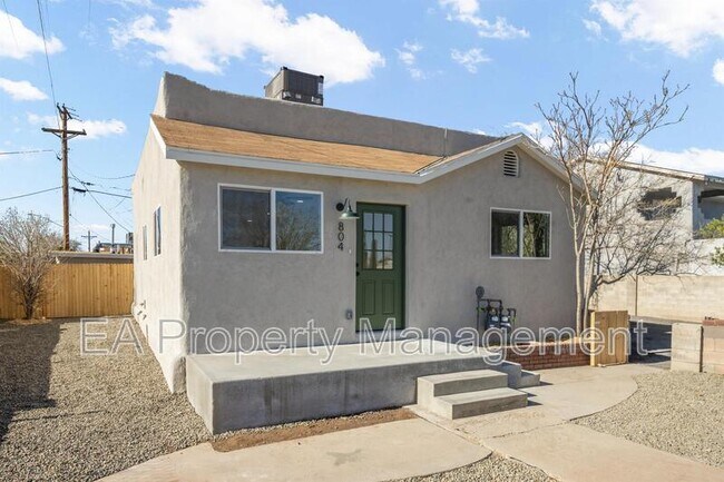 Building Photo - 804 Aztec Rd NW