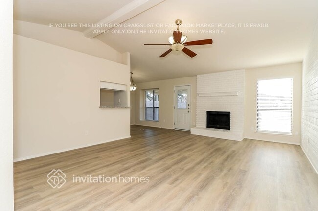 Building Photo - 410 Revolution Ln