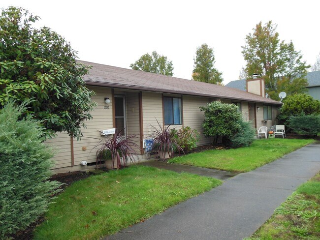 Foto del edificio - 2 Bedroom Duplex ~ Centrally Located