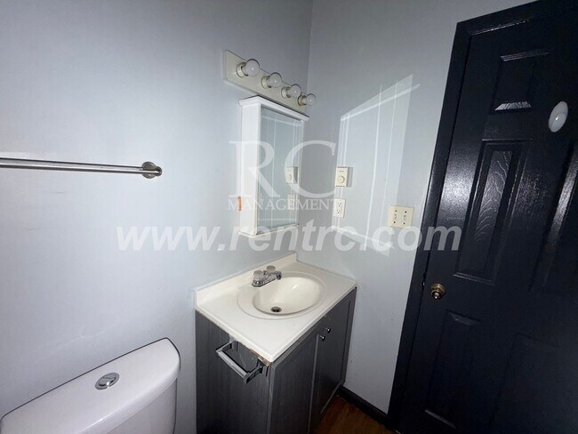 Building Photo - 1214 James-