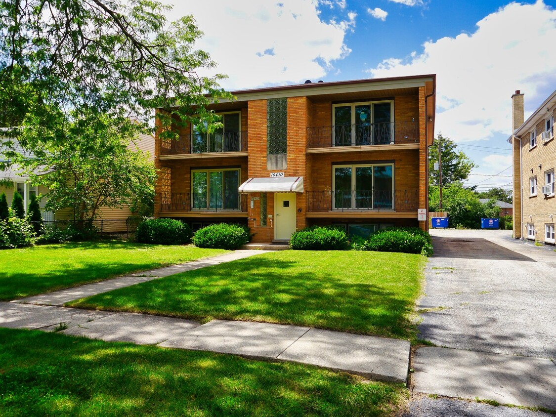 Primary Photo - 10410 Moody Ave