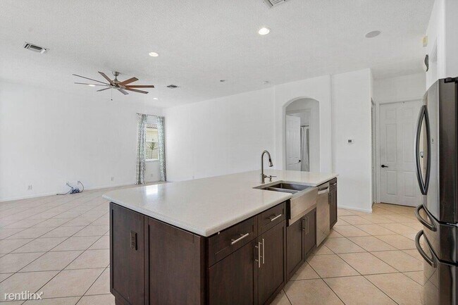 Foto del edificio - 5 br, 3 bath House - 6133 C Durham Dr