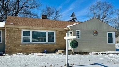 Building Photo - 2901 Lexington Dr