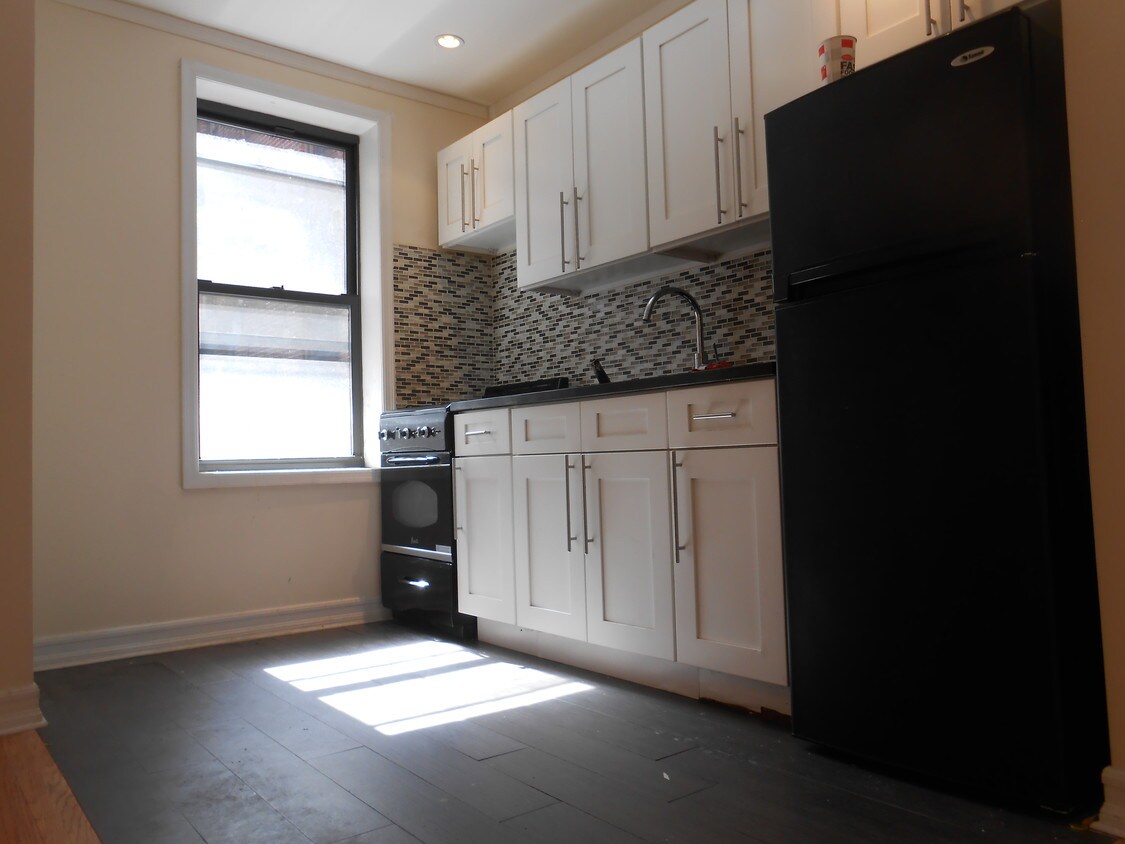 Primary Photo - 719 4th Ave