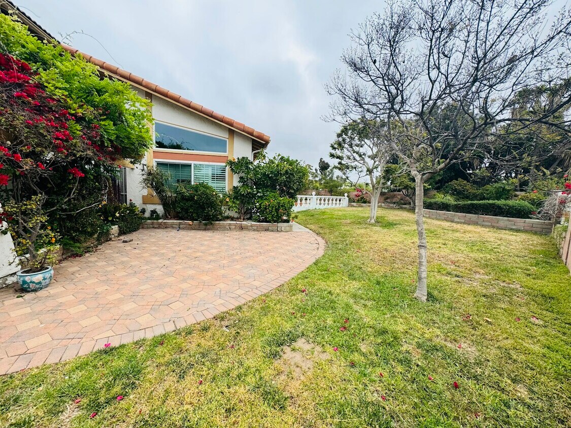 Foto principal - 1641 Loma Ln