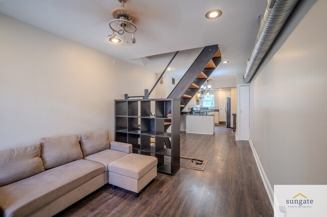 Building Photo - 313 S Madeira St