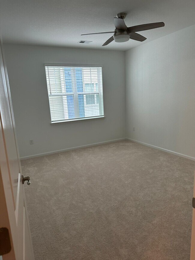 Building Photo - 1733 Dromolin Dr