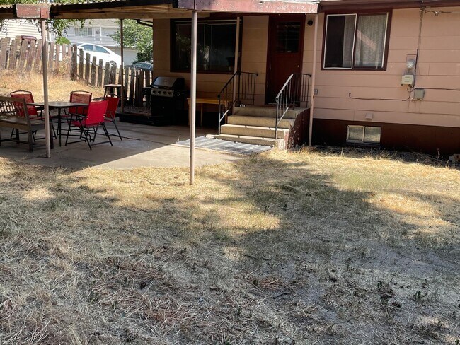 Building Photo - 1415 NW Deane St