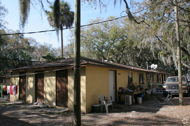 Building Photo - DeSoto Oaks Wooded Apartments