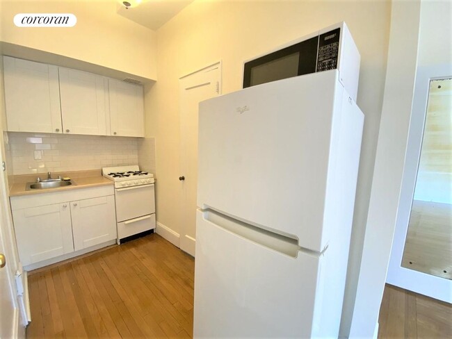 Building Photo - 251 W 102nd St