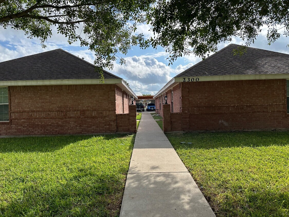 Foto principal - 2300 N Erica St