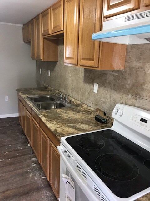 Building Photo - 581 Alter St