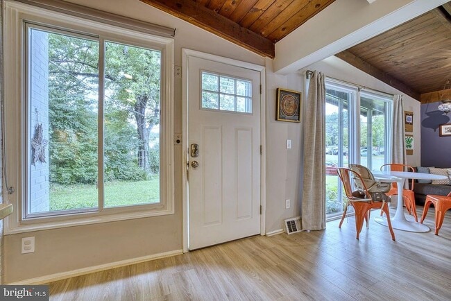 Foto del edificio - 3402 Hemlock Dr
