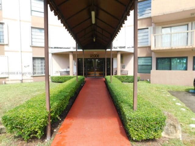 Building Photo - 5900 SW 127th Ave