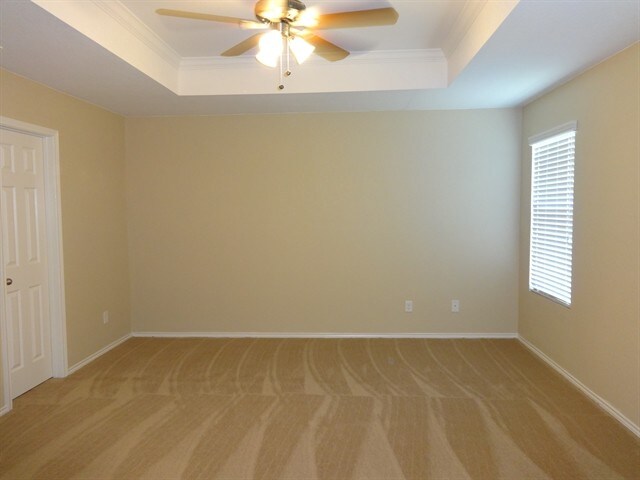 Building Photo - 7711 Saratoga Knoll