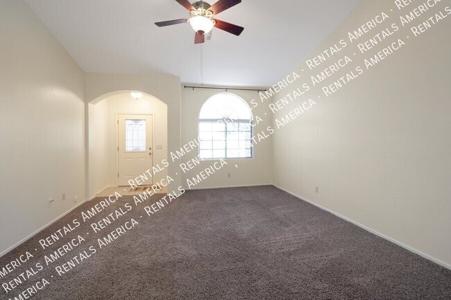 Building Photo - 3051 S Eugene