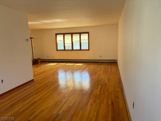 Building Photo - 6 Woodside Ave