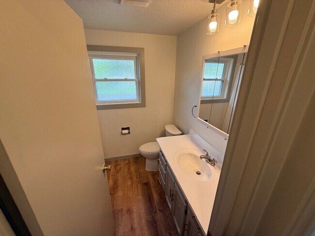 Foto del edificio - 3bed/1.5bath $500 signing bonus if lease signed by April 31st, 2026