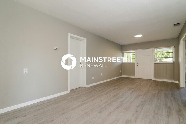 Building Photo - 3 Bedroom Pet-Friendly Home in Bradenton, FL with Main Street Renewal