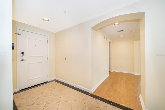 Foto del edificio - 322 E Central Blvd