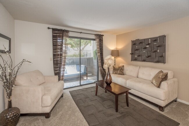 Versailles 1x1 625 sq. ft. - Bishop's Court Apartments