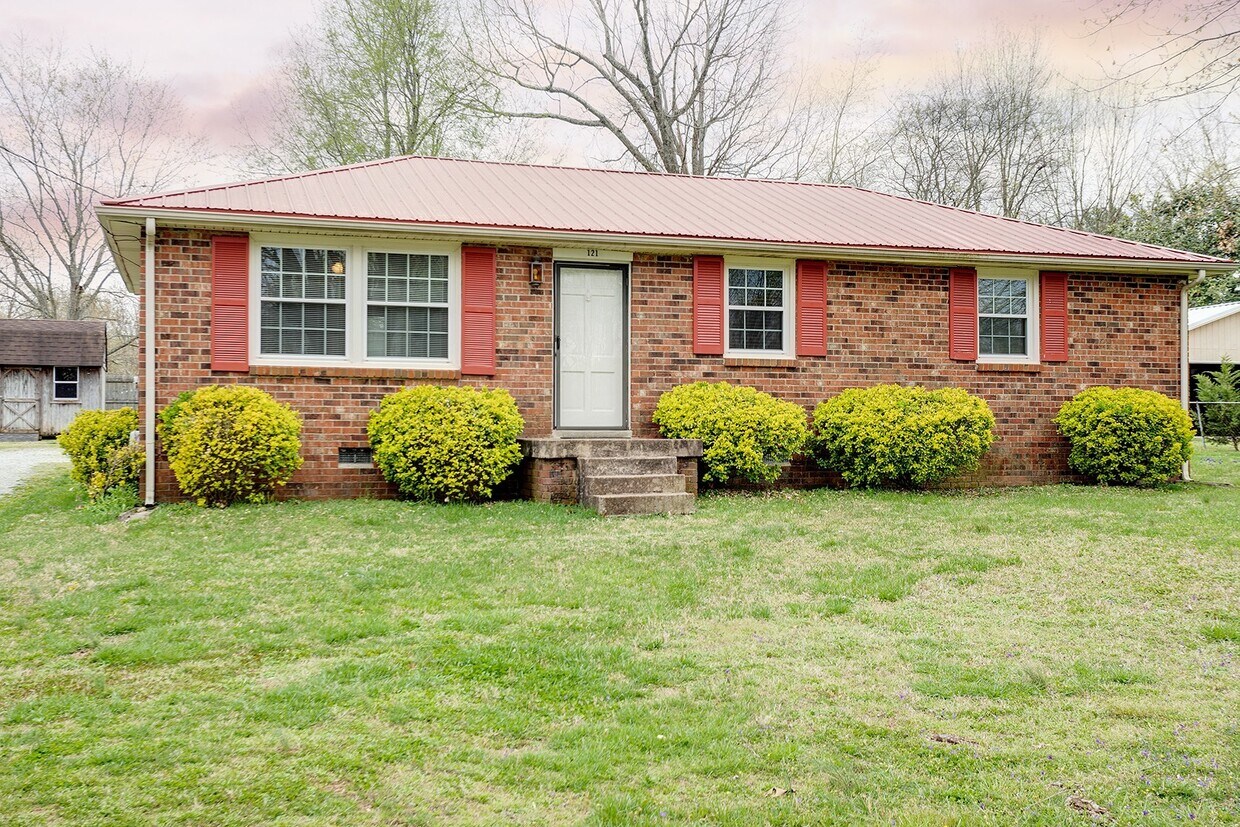 Foto principal - 121 Highland Dr
