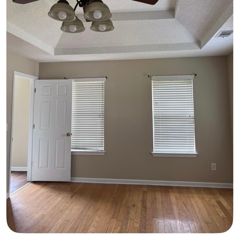 Foto del edificio - 1560 Rogers Crossing Dr