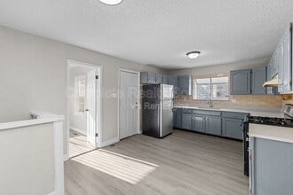 Building Photo - 2056 Coleridge Dr