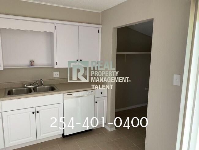 Foto del edificio - 2214 Saulsbury Dr