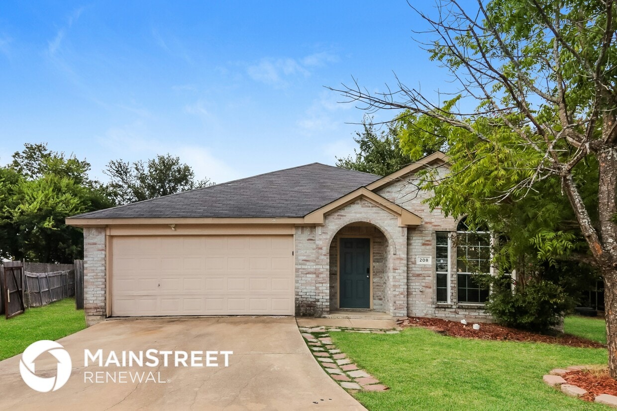 Primary Photo - 208 Oxford Loop