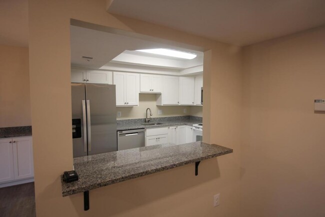 Building Photo - 48 Monarch Dr