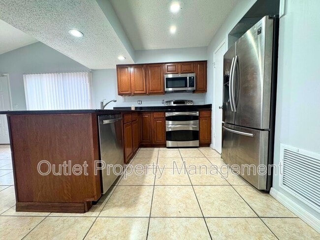 Building Photo - 1742 Potomac Ct