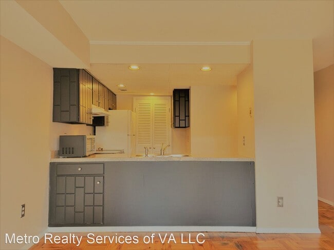 Building Photo - 3 br, 2.5 bath House - 5900 Patterson Ave #21
