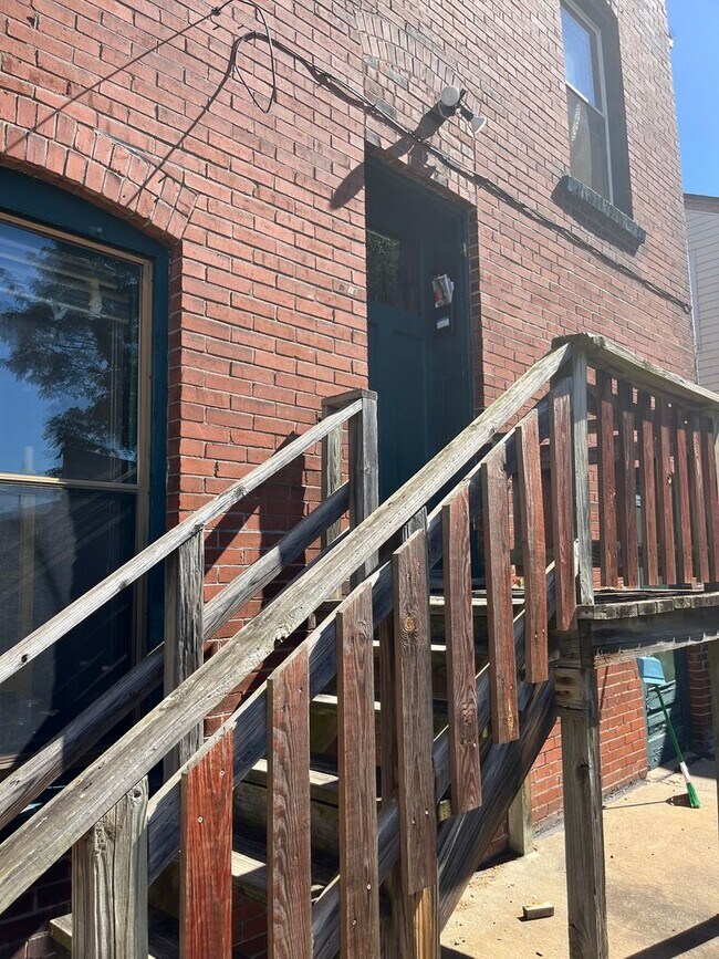 Foto del edificio - 123 E 6th St