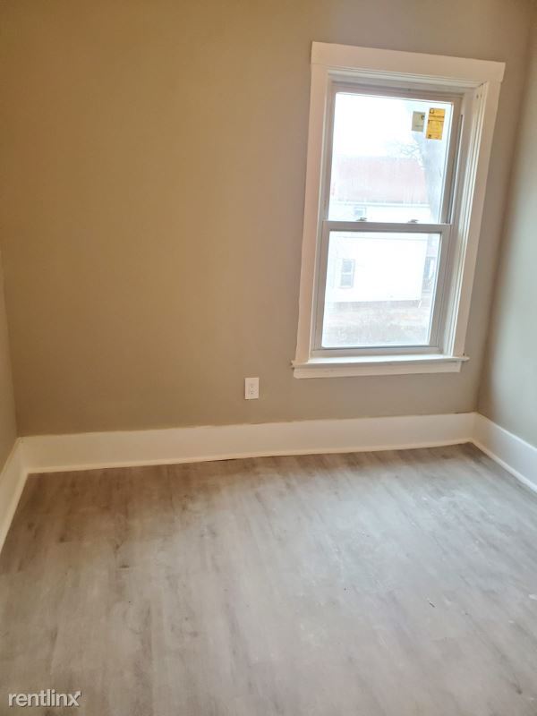 Building Photo - 3 br, 1 bath Townhome - 7507 Lawnview Ave