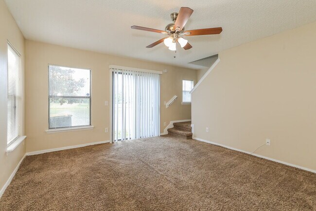 Foto del edificio - 7753 Highchair Ln