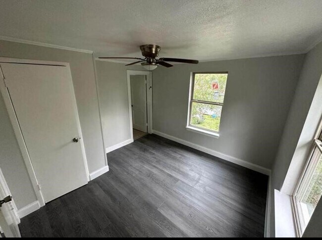 Foto del edificio - 702 Rosedale St